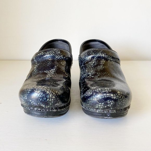 Dansko XP Pro Snakeskin Clogs, Sz 37 - Picture 2 of 10